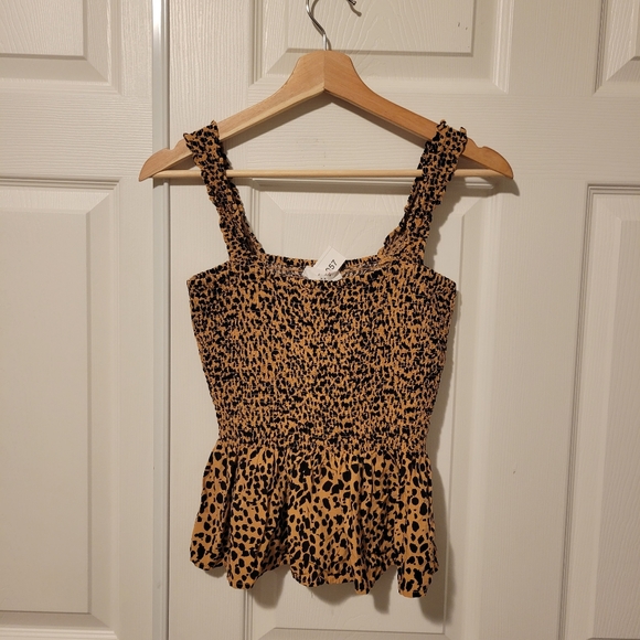Elodie leopard ruffle tank top. - Picture 3 of 10